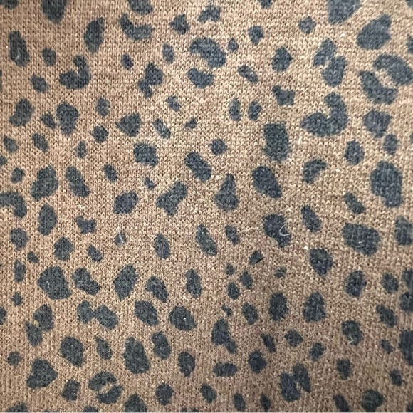 Abercrombie Fitch Leopard print mock turtleneck cropped sweatshirt bell sleeves - Picture 3 of 5